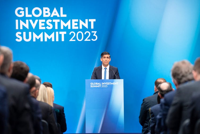 British Prime Minister Rishi Sunak delivers the keynote speech at the Global Investment Summit at Hampton Court Palace, in East Molesey, Surrey, Britain November 27, 2023. Hosted by British PM Rishi Sunak and the Business Secretary Kemi Badenoch, the event is designed to demonstrate and promote international investment opportunities across the UK. Stefan Rousseau/Pool via