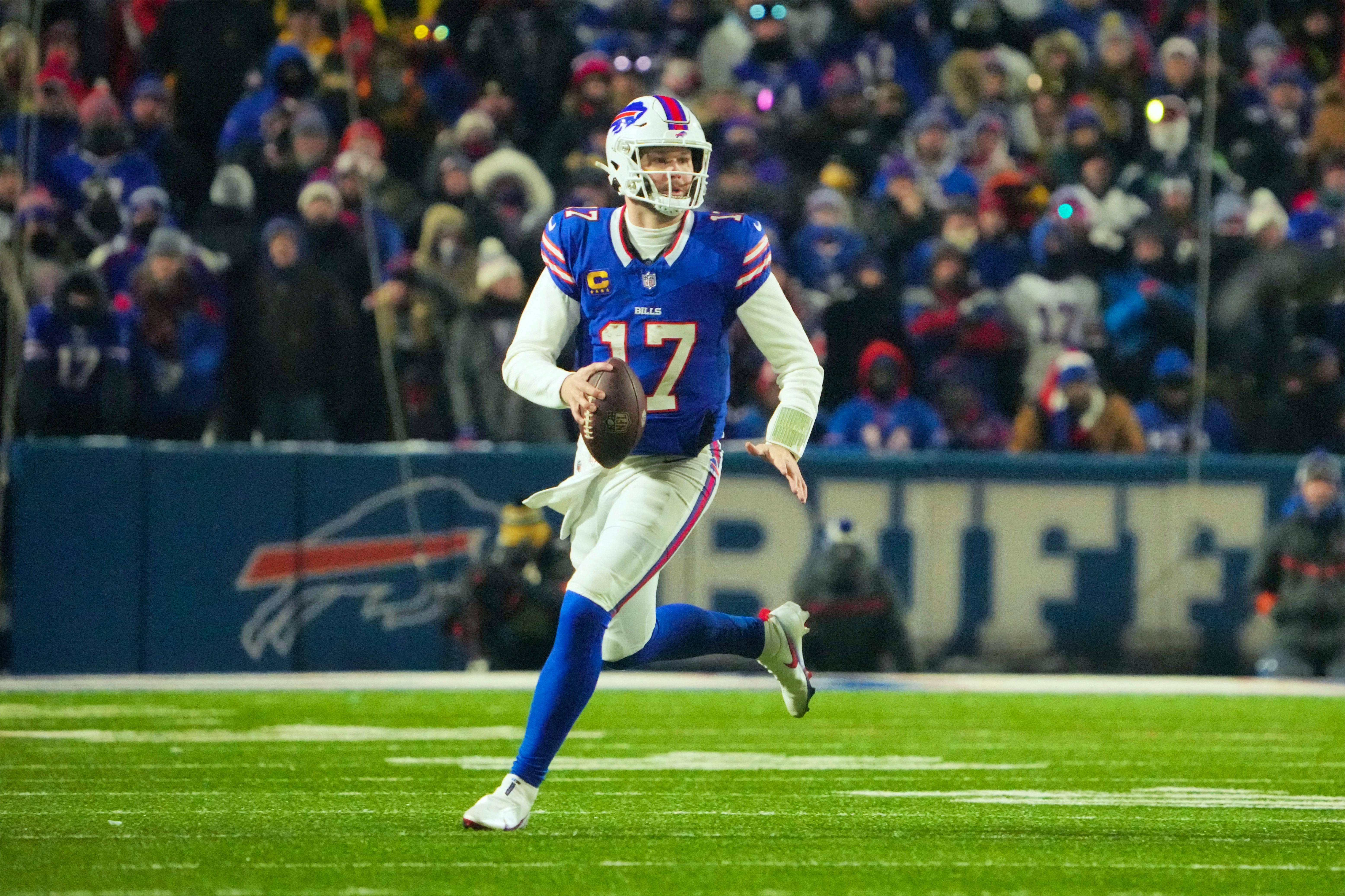 Chiefs' Patrick Mahomes battles Josh Allen, Bills in playoff road