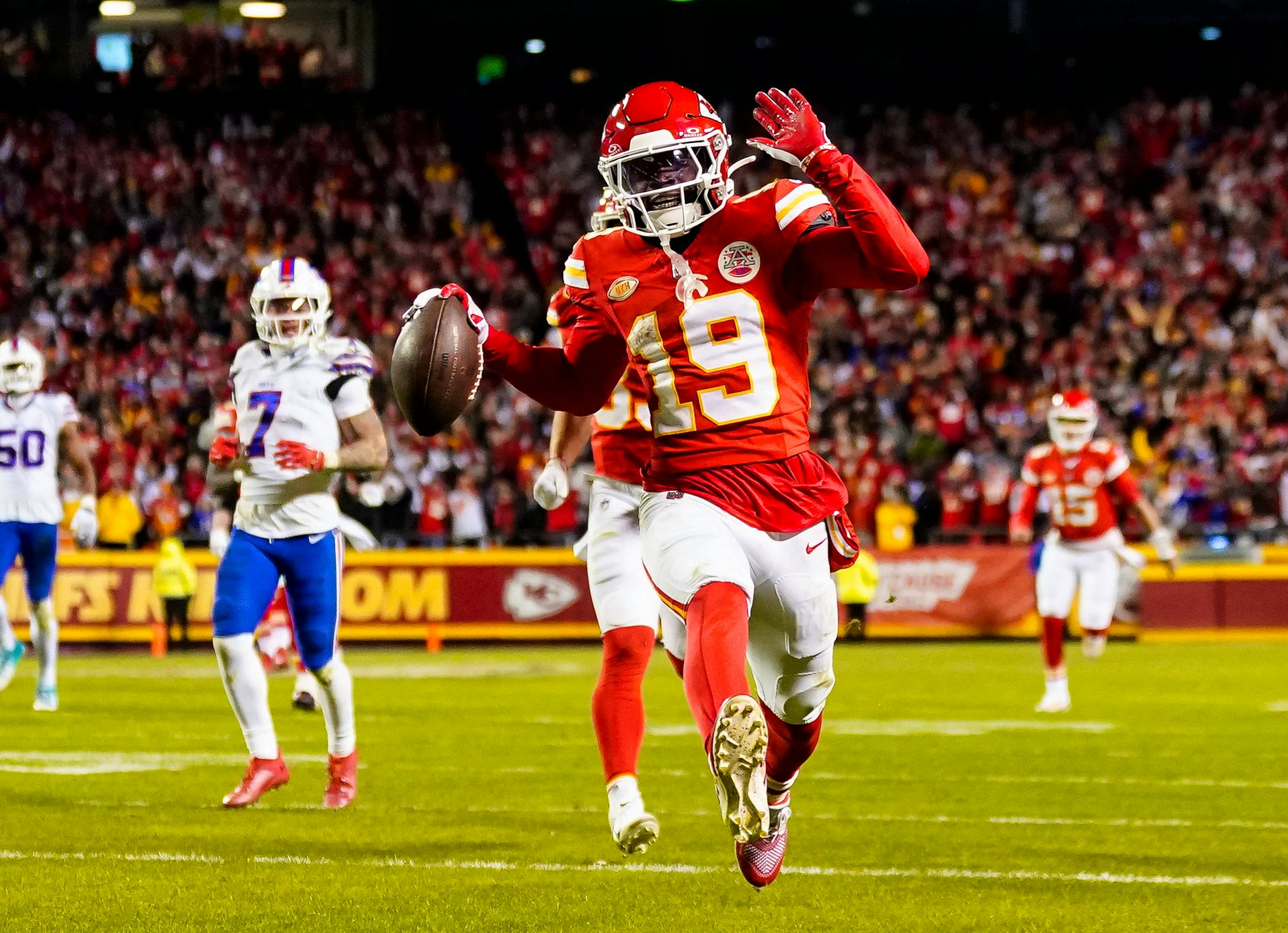 Raiders' offensive explosion leaves Chiefs wary