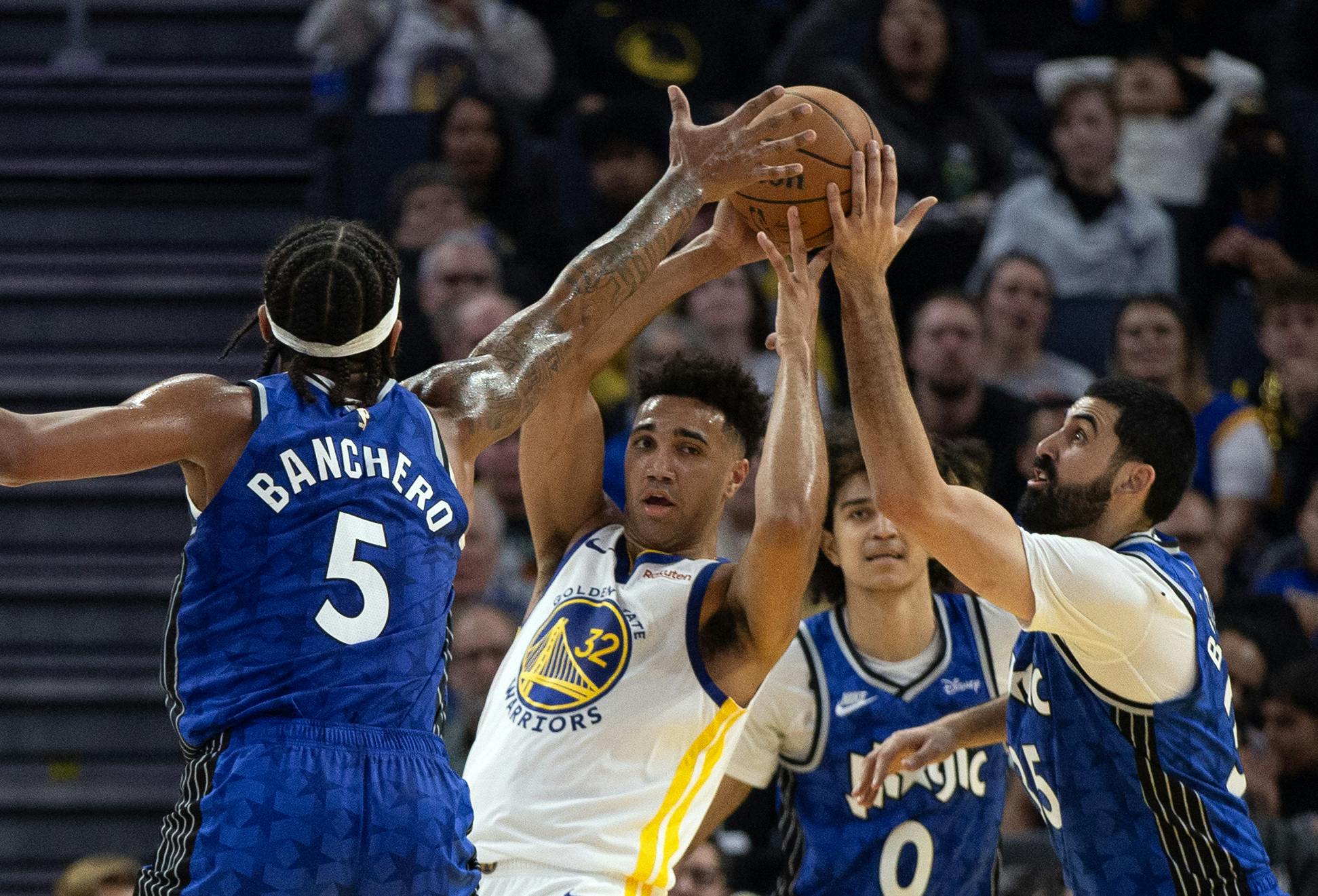 Stephen Curry powers Warriors past Magic to end slide | SaltWire
