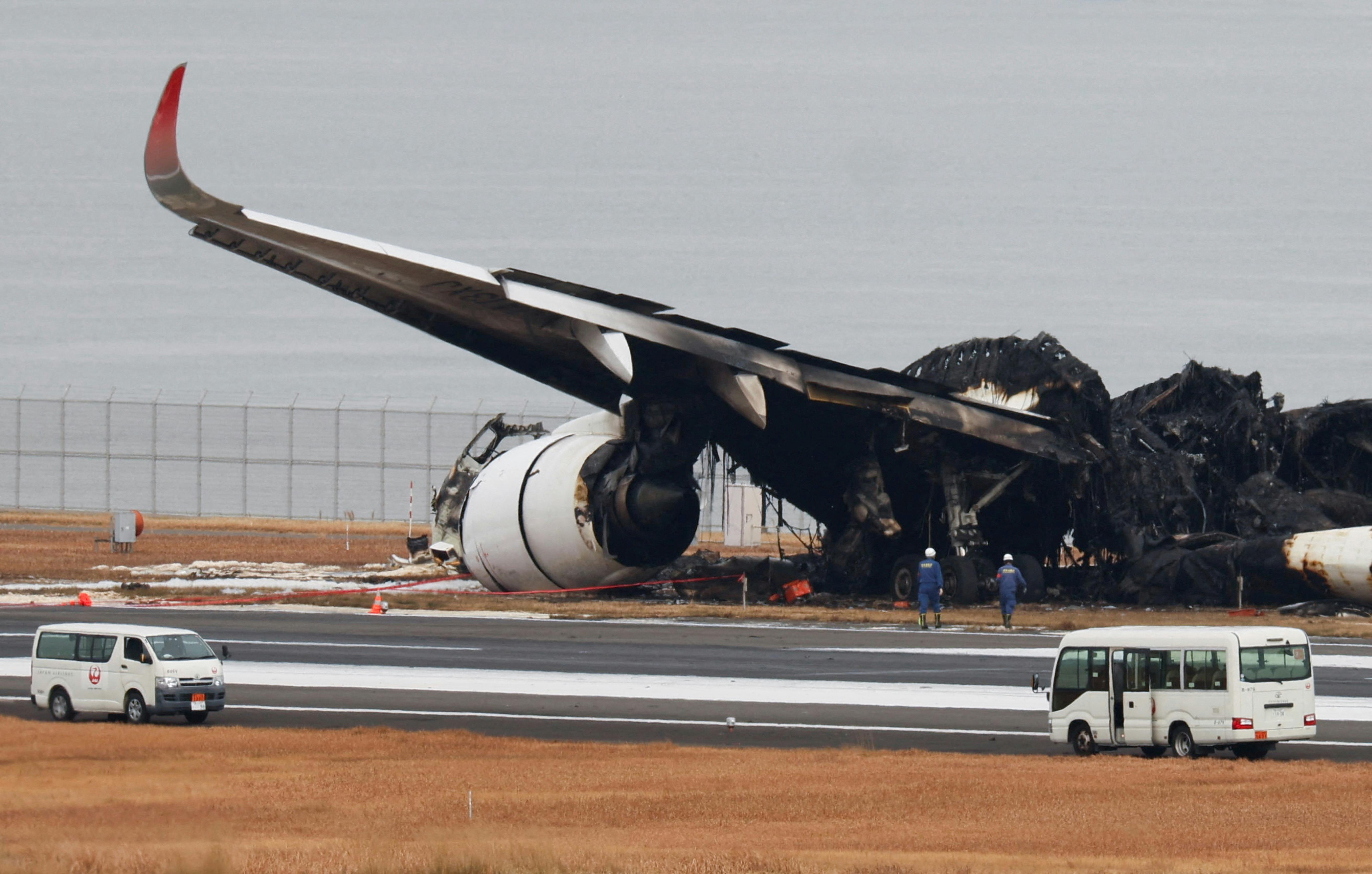 Japan s Haneda Airport begins clearing plane wreckage from runway