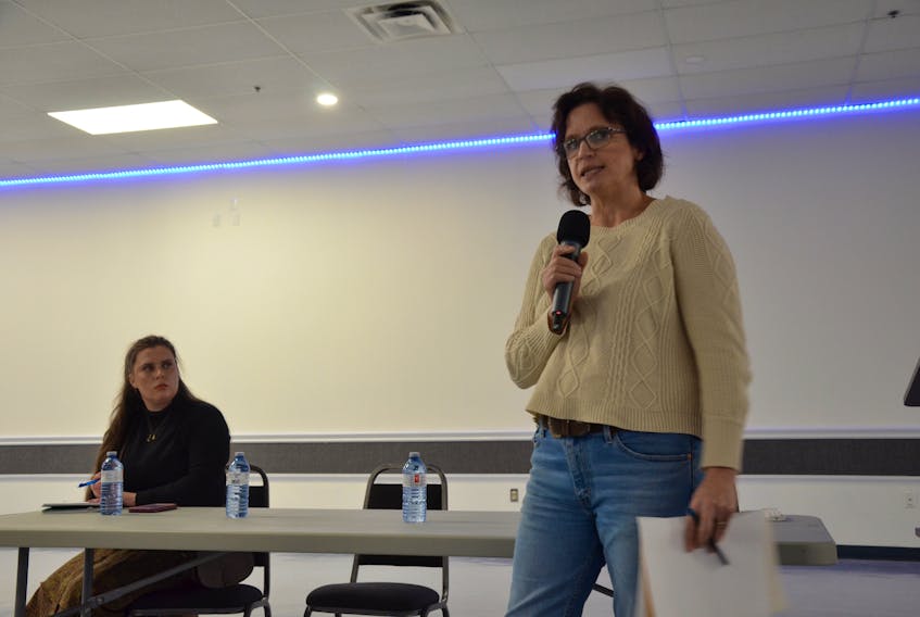 As meeting organizer Fiona Willows listens, Ruth Dugie expresses concerns over a shelter village to be established on Exhibition Street in North Kentville. KIRK STARRATT