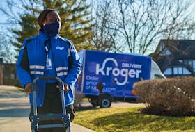 An undated handout photo shows a Kroger worker delivering groceries in the U.S. obtained by Reuters on June 15, 2022. Kroger/Handout via REUTERS     ATTENTION EDITORS - THIS IMAGE HAS BEEN SUPPLIED BY A THIRD PARTY./File Photo