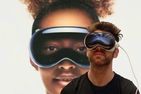 A customer uses Apple's Vision Pro headset at the Apple Fifth Avenue store in Manhattan in New York City, U.S., February 2, 2024.