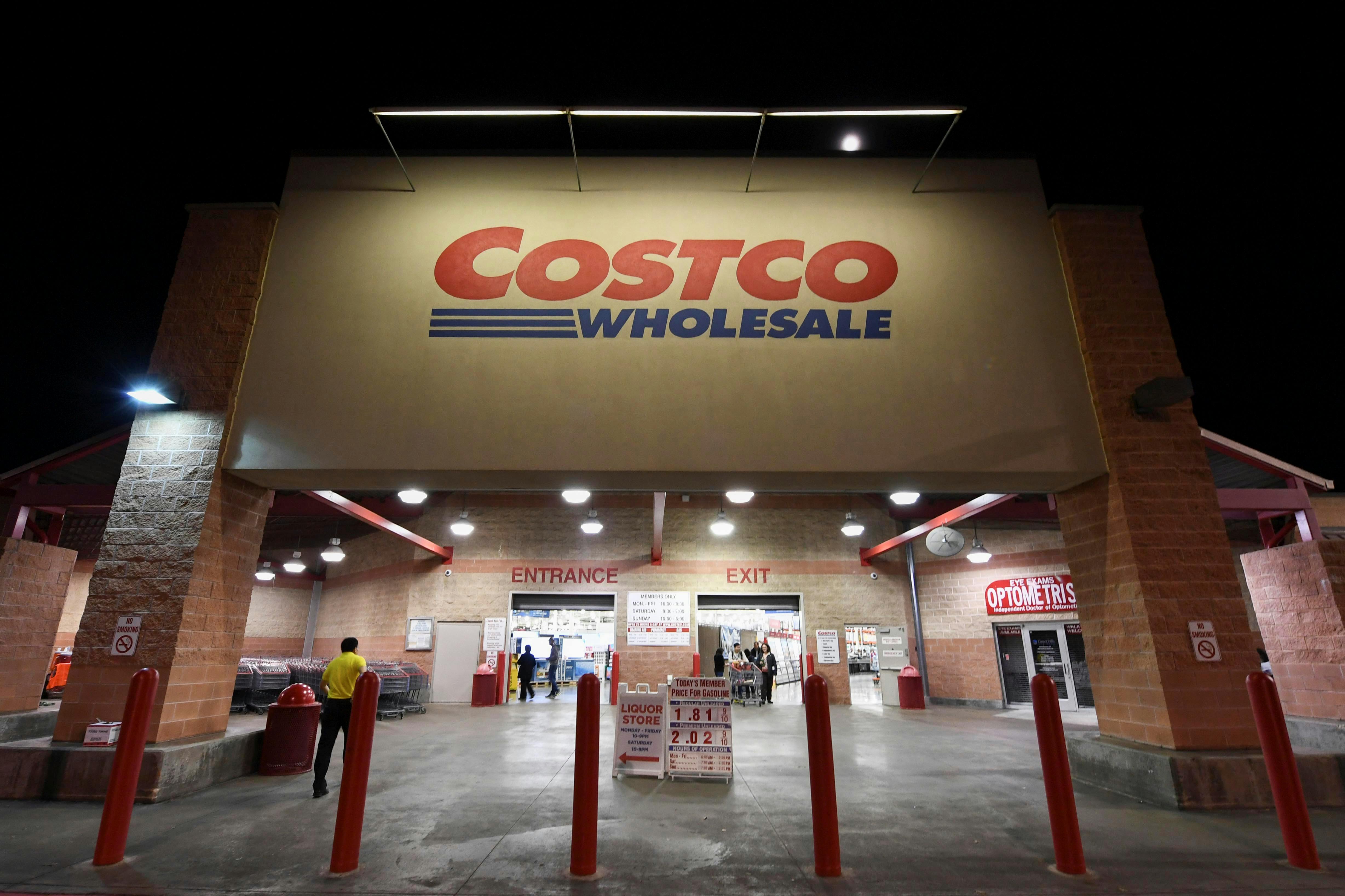 What happens to Costco s 1.50 hot dog deal as top exec retires