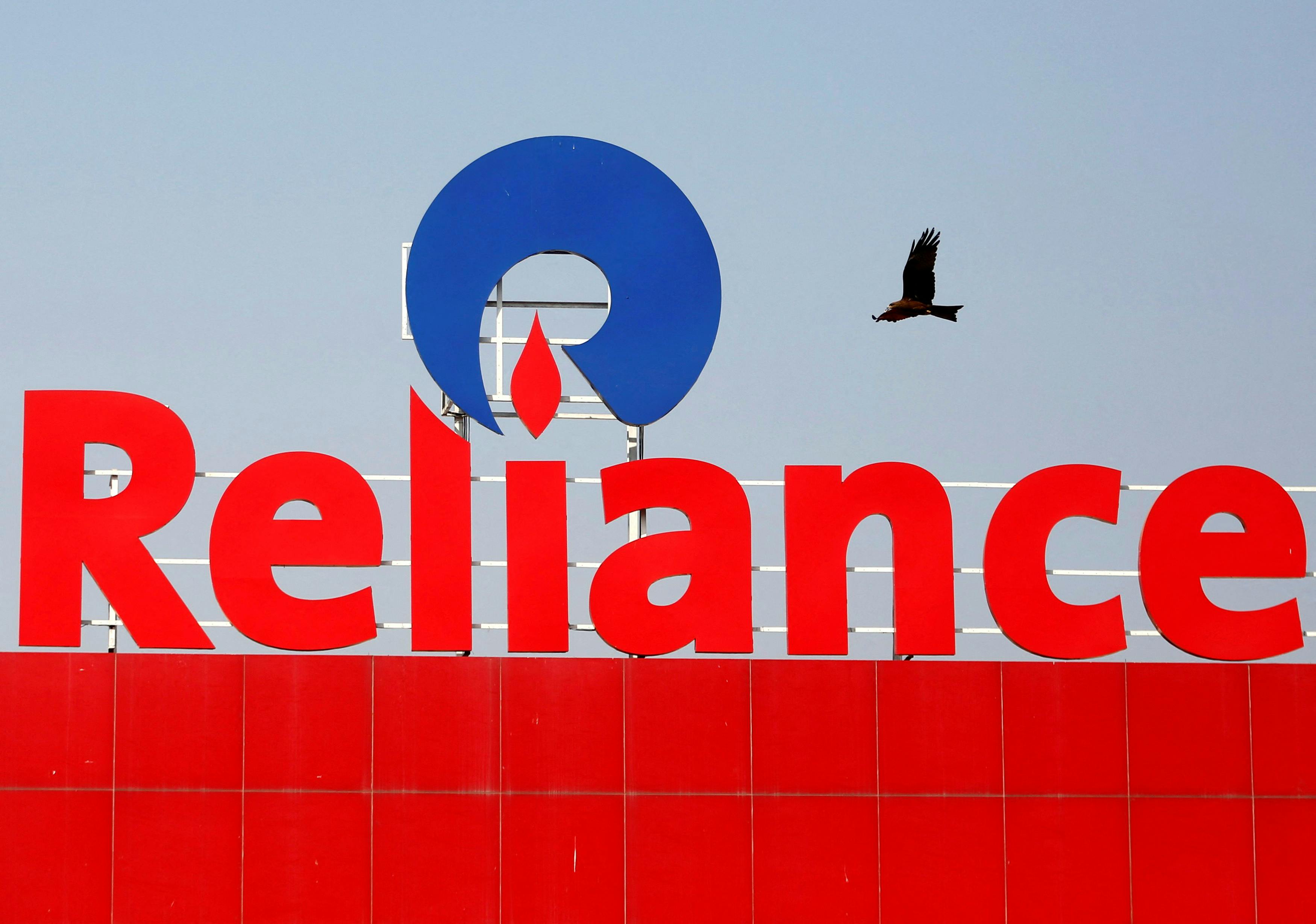 Indian insurers to lead bids for Reliance Industries' mega bond issue -  bankers | Reuters