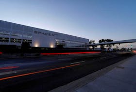 SpaceX headquarters is shown in Hawthorne, California, U.S. September 19, 2018/REUTERS/Mike Blake/File Photo