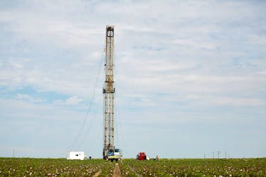 A pulling rig is erected at an oil well in the middle of a cotton field to swab the well in Seminole, TX, U.S. September 19, 2019.REUTERS/Adria Malcolm/File Photo