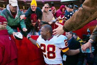 Washington Redskins cornerback Darrell Green greets fans after his final game at FedEx Field in Landover, MD December 29, 2002 following a game against the Dallas Cowboys which the Redskins won 20-14.