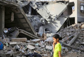 A Palestinian girl walks past the site of an Israeli strike on a house, amid the ongoing conflict between Israel and the Palestinian Islamist group Hamas, in Rafah, in the southern Gaza Strip, April 25, 2024.