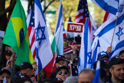 People take part in a demonstration in support of Israel outside the Columbia University campus as student protest encampment in support of Palestinians continues, during the ongoing conflict between Israel and the Palestinian Islamist group Hamas, in New York City, U.S., April 26, 2024.