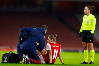 Soccer Football - Women's Champions League - Group C - Arsenal v Olympique Lyonnais - Emirates Stadium, London, Britain - December 15, 202 Arsenal's Vivianne Miedema receives medical attention after sustaining an injury Action Images via Reuters/Andrew Couldridge/File Photo