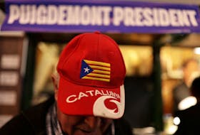 A supporter of Catalan separatist leader Carles Puigdemont wears a cap with an Estelada (Catalan separatist flag) for his Junts Per Catalunya (Together for Catalonia) party rally, in the French town of Argeles-sur-Mer, France, May 7, 2024.