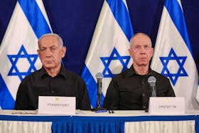 Israeli prime minister Benjamin Netanyahu and defense minister Yoav Gallant during a press conference in the Kirya military base in Tel Aviv , Israel , 28 October  2023.    ABIR SULTAN POOL/Pool via