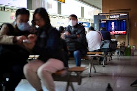 People watch a TV broadcasting a news report on South Korean President Yoon Suk Yeol's speech on the doctors' strike amid a prolonged standoff between the government and doctors' groups over a plan to increase medical school admissions, in Seoul, South Korea, April 1, 2024.