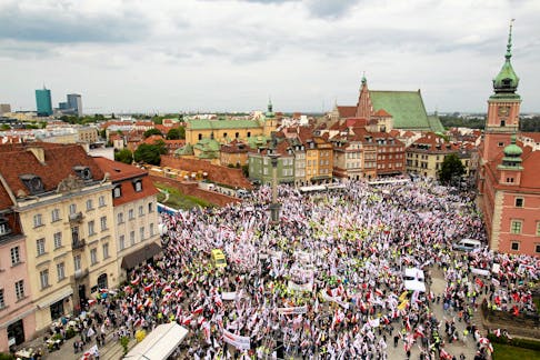 Protesters gather in front of the Royal Castle during a protest of Polish farmers against the European Union's Green Deal ahead of EU parliamentary elections, in Warsaw, Poland May 10, 2024. Robert Kowalewski /Agencja Wyborcza.pl via