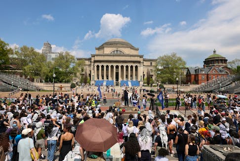 Students gather for a rally in support of a protest encampment on campus in support of Palestinians, despite a 2pm deadline issued by university officials to disband or face suspension, during the ongoing conflict between Israel and the Palestinian Islamist group Hamas, in New York City, U.S., April 29, 2024.