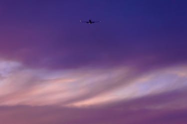A commercial airliner takes off into an evening sky as it departs San Diego, California, U.S. May 25, 2021.   Mike Blake/REUTERS/ File Photo