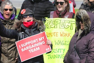 PSAC strikers on Heron Rd. in Ottawa on April 21, 2023.