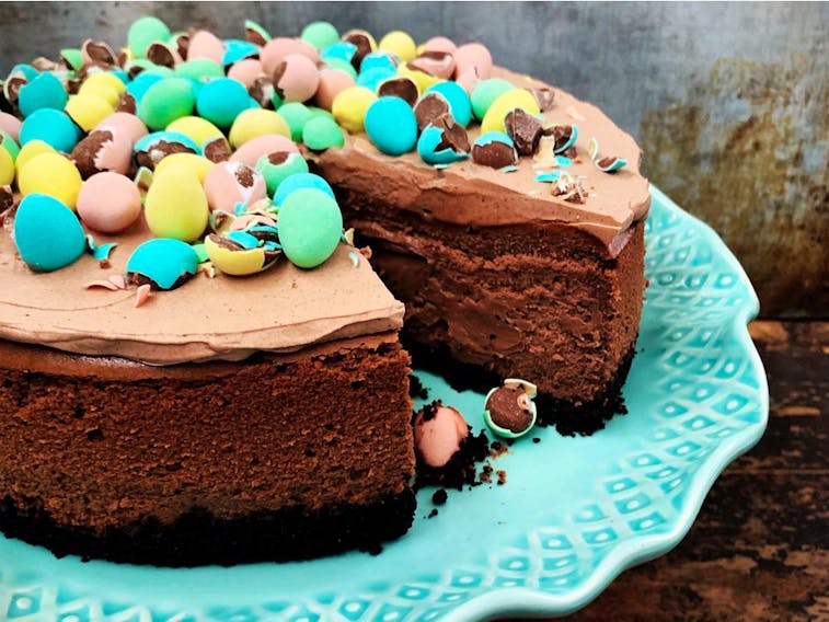 Mini egg chocolate cheesecake (Renee Kohlman)