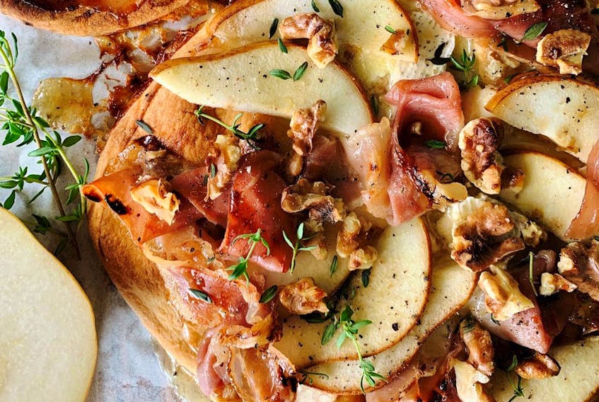 Pear and prosciutto flatbread with brie (Renee Kohlman)