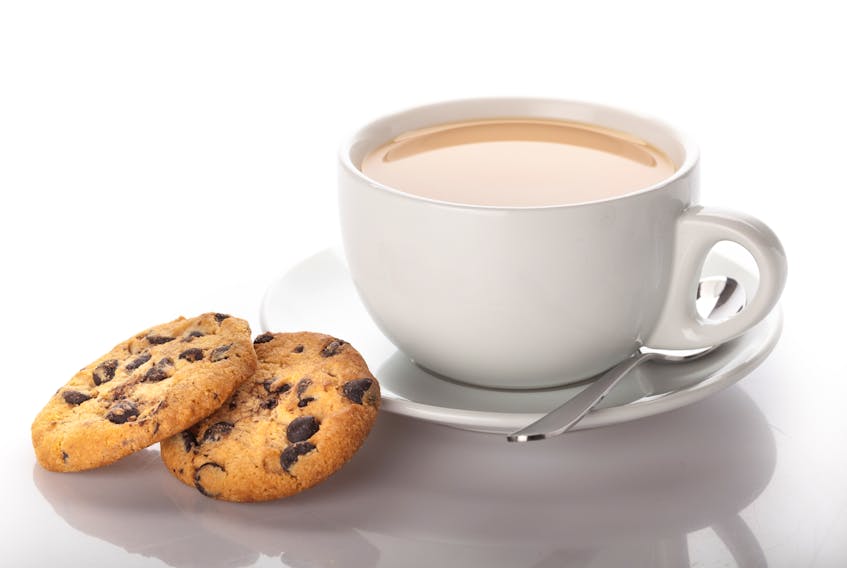 Cup of tea and cookies. — www.123rf.com
