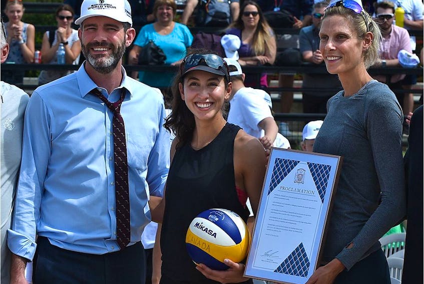 World champs, Canadians Sarah Pavan (R) and Melissa Humana-Paredes pose with Mayor Don Iveson at the official kick-off of the FIVB Beach Volleyball World Tour with 90 teams representing 25 countries at the former Northlands Park Race Track in Edmonton, July 16, 2019.  