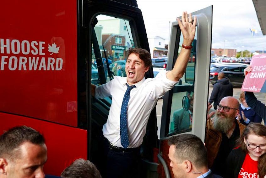 Liberal Leader Justin Trudeau waves goodbye after completing his Atlantic Canada tour in in Truro, Nova Scotia, September 18, 2019.  REUTERS/John Morris  