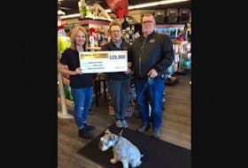 Global Pet Foods New Minas owner Jane Payne presents the grand prize cheque to James and Cheryl Lantz and their dog, Winston.