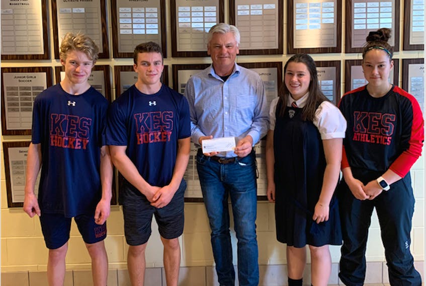 Bent Ridge Winery presented a cheque worth $1,000 to go towards an upcoming European hockey trip to King’s-Edgehill School. Pictured here are, from left, Angus England (boys’ hockey), Griffin Lilly (boys’ hockey), Steven Dodge (of Bent Ridge Winery) Radka Sevcik (girls’ hockey), and Vilma Moilanen (girls’ hockey).