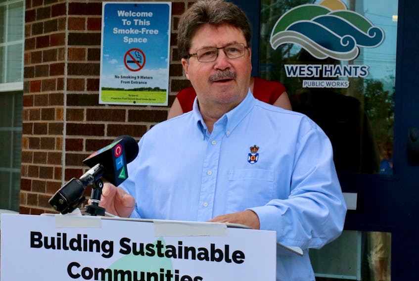 Hants West MLA Chuck Porter announced the provincial government is contributing $462,000 towards water and sewer infrastructure upgrades in Hantsport.
