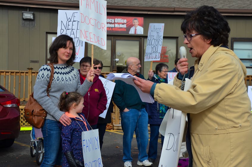 Leslie Tilley led a protest in front of Nova Scotia Premier Stephen McNeil’s constituency office in Middleton Oct. 28. She wants more doctors, 1,000 long-term care beds, and the Nova Scotia Health Authority trimmed down.