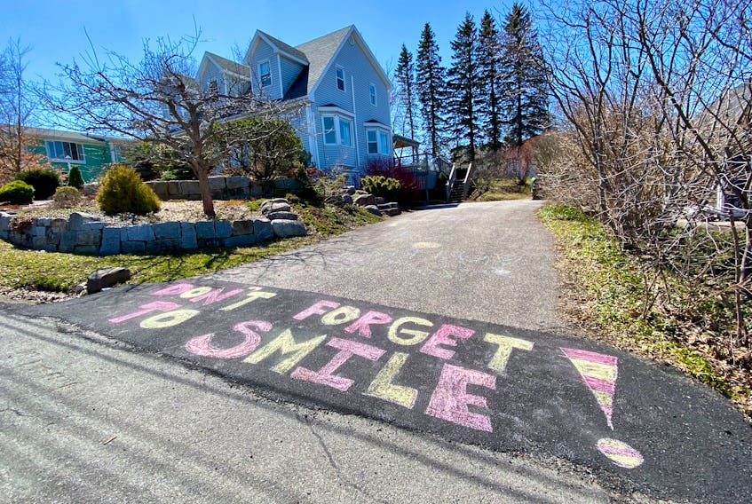 “A simple smile. That’s the start of opening your heart and being compassionate to others”. – Dalai Lama


Gina Newcombe was out for a walk in Wolfville Nova Scotia when she came across this uplifting message.  A mom and her two children are the artists behind the lovely chalk work.  Gina believes that smiling helps- even in the worst of times.