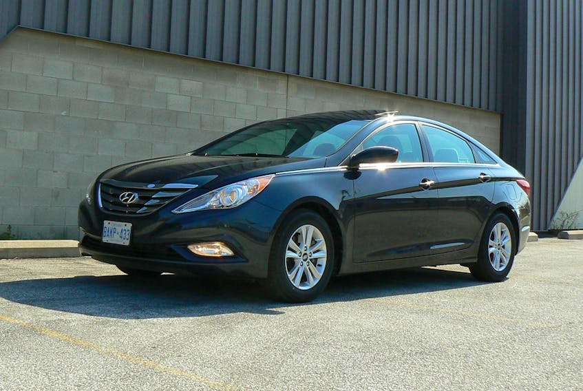 
Available from model years 2010 to 2014 inclusive, this generation Sonata counted models like the Honda Accord, Chevrolet Malibu, Ford Fusion and Toyota Camry among its competitors. 
