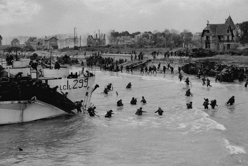 
Troops of the 9th Canadian Infantry Brigade land on Juno Beach at Bernières-sur-Mer, Normandy, France, on June 6, 1944.
