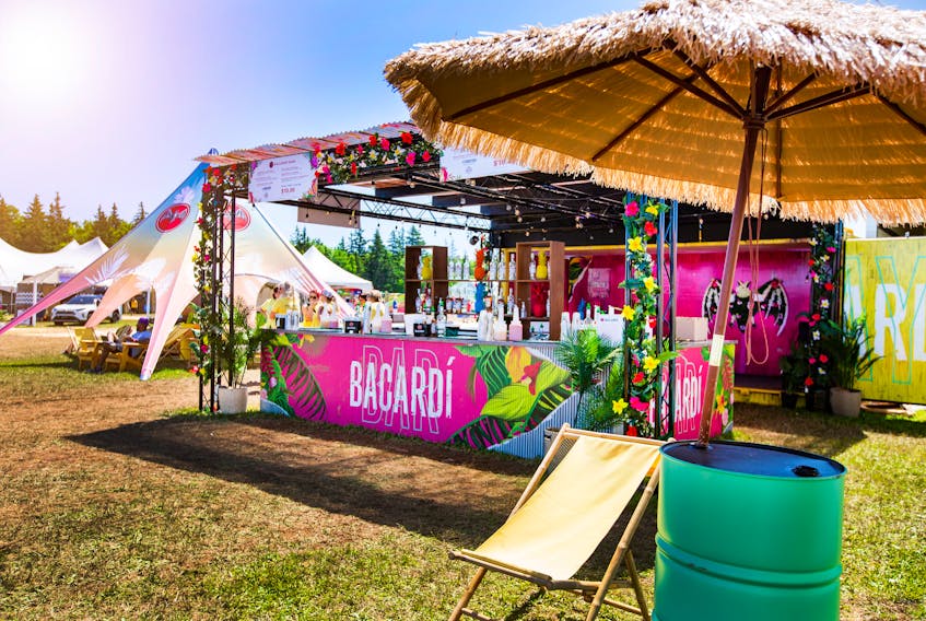 BACARDÍ BAY is popping up at music festivals all over the country, giving concert-goers an experience like no other with its Latin-Caribbean oasis right in the middle of the action.