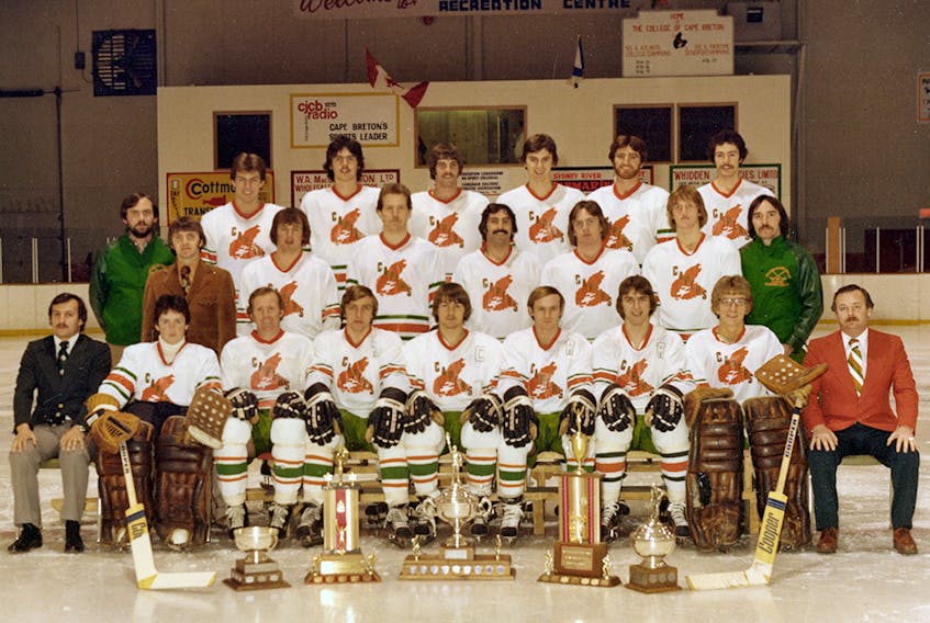 Front row, from left: assistant coach Paul Hanna, Graham Grant, Matt Batherson, Archie Ferguson, Marty Kolanko, Jeff Cadegan, Frank Wludyka, Rick MacDonald, head coach Carl (Bucky) Buchanan; middle row, from left: equipment manager Dave Lecky, general manager Bill MacQueen, Stan Wadden, Danny Batherson, Joey Andrea, Mike O’Leary, Kenny MacNeil, trainer Bruce Clamp; back row, from left: Mark MacDonald, Gary Buckland, George MacLean, Kevin MacRae, Dave O’Quinn, Mike Peck. Missing – Bruce MacDonald