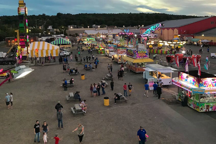 The ferris wheel at the Fredericton Exhibition last week provided a view of the whole fair and attracted the attention of new university students.
