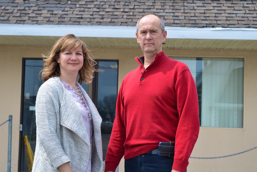 Doctors Mark and Stephanie Ellerker have served Glace Bay as physicians in family practice for almost 20 years, while also providing in-patient care at the Glace Bay Hospital. However, last month, they both withdrew from offering in-patient care, citing frustrations over pay inequities that they say will prevent the recruiting of new doctors to Glace Bay.