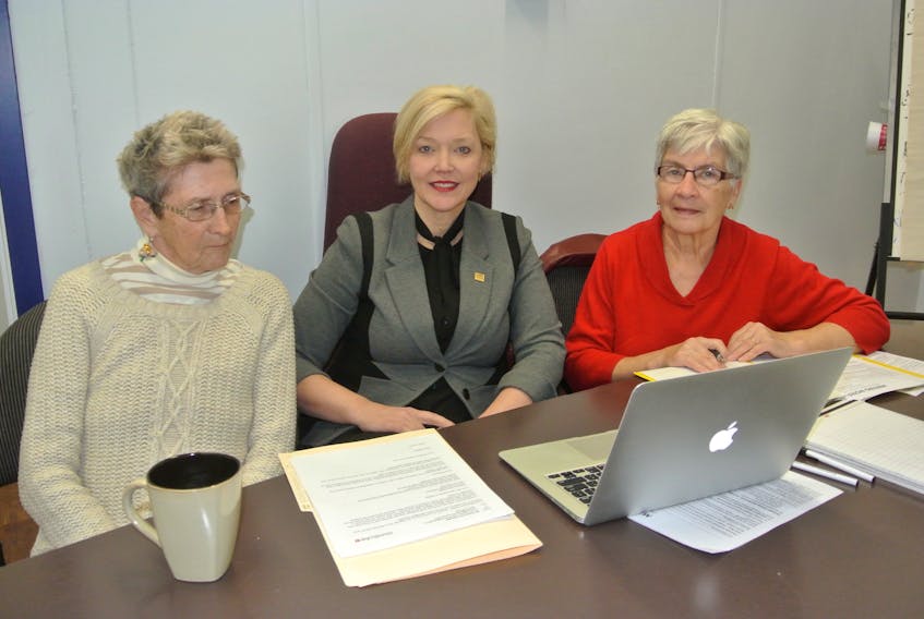 Springhill and Oxford Chapter of the Kidney Foundation president Marj Brent (left) and Amherst and Area chapter acting president Sharon Gould talk to Cumberland North MLA and PC health critic Elizabeth Smith-McCrossin about their concerns with the hemodialysis clinic at All Saints Hospital in Springhill.