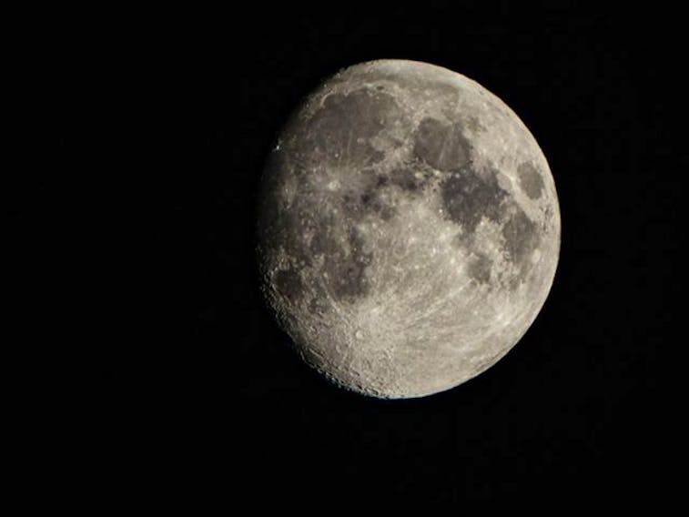 While you were sleeping…Barry Burgess was out taking more amazing photos. This was the waxing gibbous moon over Queensland Nova Scotia before sunrise on Wednesday. Waxing means that it's getting bigger; gibbous refers to the shape: less than the full circle, but larger than the semicircle shape of the moon at third quarter.