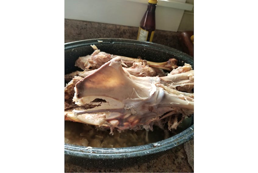 This is what Shelly DeViller’s turkey breastbone looked like last Thanksgiving. Grandma Says – winter would not be severe. Shelly lives in North River, N.S., and by all accounts, enjoyed a fairly easy winter. What did your turkey tell you this year?