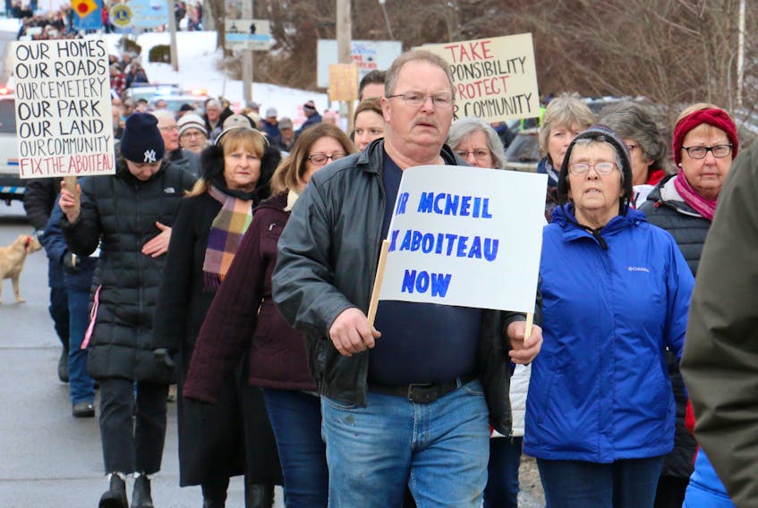 The Halfway River bridge was reduced to one lane of traffic as approximately 500 citizens marched along the roadway, displaying signs urging the government to fix the failed Hantsport aboiteau.
