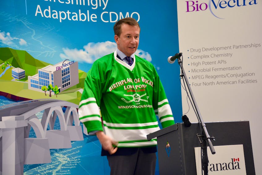 Kings-Hants MP Scott Brison dons a hockey jersey and leads a moment of silence in honour of the lives lost from the Humboldt Broncos tragedy earlier this month.