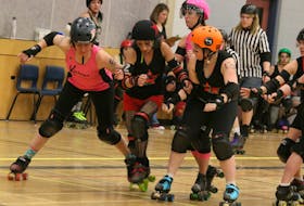 Angie Sutherland (Skinny Minny 2.Oh), centre, tries to break through and score points for the Rebel Belles. CAROLE MORRIS-UNDERHILL