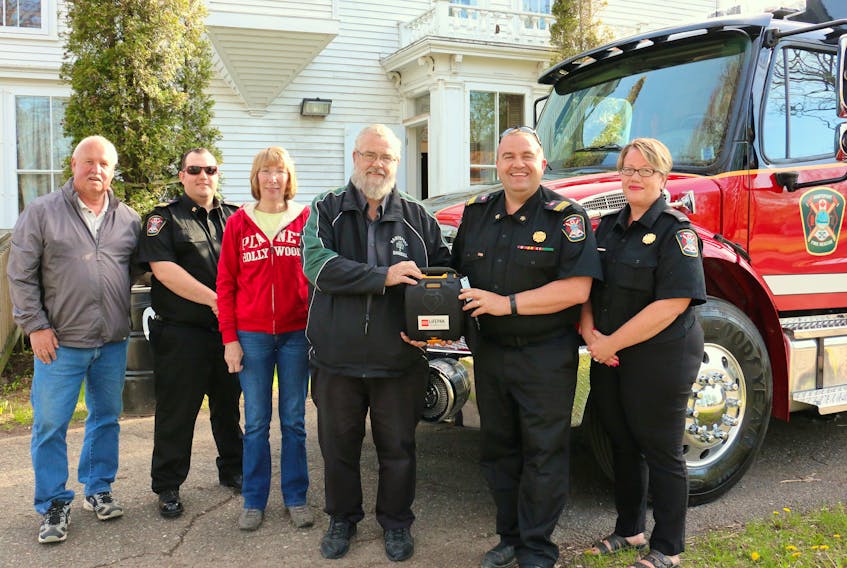 The Hantsport Fire Department Association donated a Lifepak automated external defibrillator to the Hantsport Memorial Community Centre (HMCC) on May 16. Pictured here are, from left, Craig Cuvilier, deputy fire chief Bill Hazel, Jane Davis, Laurie Johnston, deputy fire chief Paul Maynard, and firefighter Karrie Ritchie.