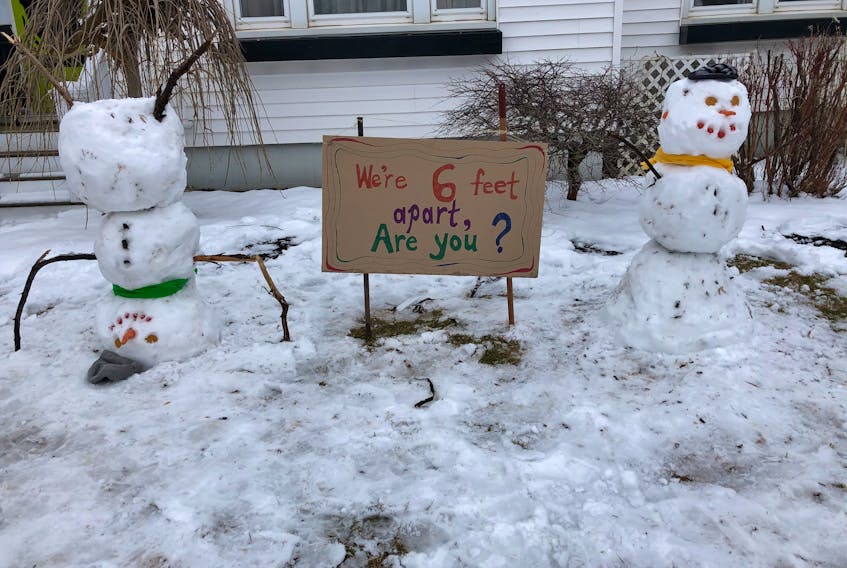 It’s been that kind of a week!  

Dave Murphy made these whimsical snowmen and his wife Anne made the sign. 

The snow provided a great opportunity to spread the word about social distancing. 

Dave says their Hampstead Street neighbours in Truro NS have embraced the isolation situation. 

Last Thursday, they orchestrated a doorstep sing-song to lift spirits.