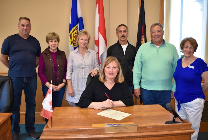 Volunteers with VON joined New Glasgow Mayor Nancy Dicks in council chambers for a proclamation signing recognizing VON week. In back from left: Jim Cameron, Emily MacGregor, Jane Fraser, David Gibson, Marc Comeau and Sheila Hoeg, VON co-ordinator of volunteer services.