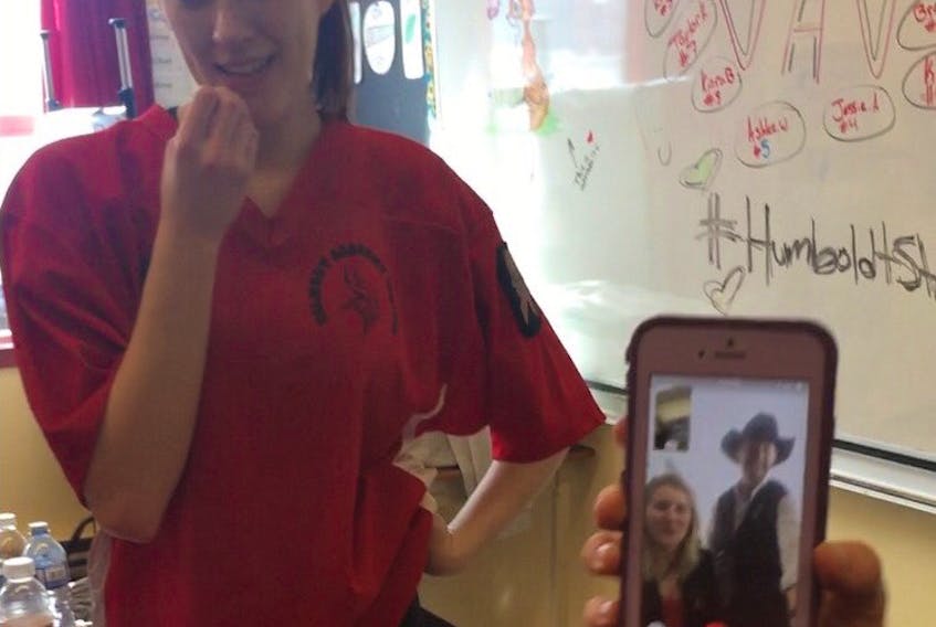 Valmont Academy ball hockey player Kelsey Budgell Facetimes with Hayley Wickenheiser and Paul Brandt.