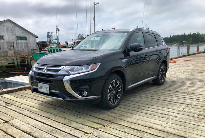 The 2018 Mitsubishi Outlander PHEV SE is powered by its 2.0-litre, four-cylinder engine and two electric motors.